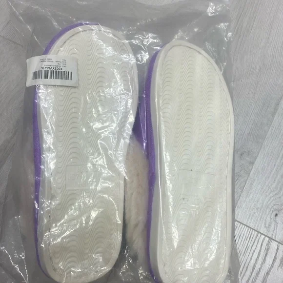 Cozy Lilac Women's Slippers with Faux Fur Lining - Picture 5 of 5